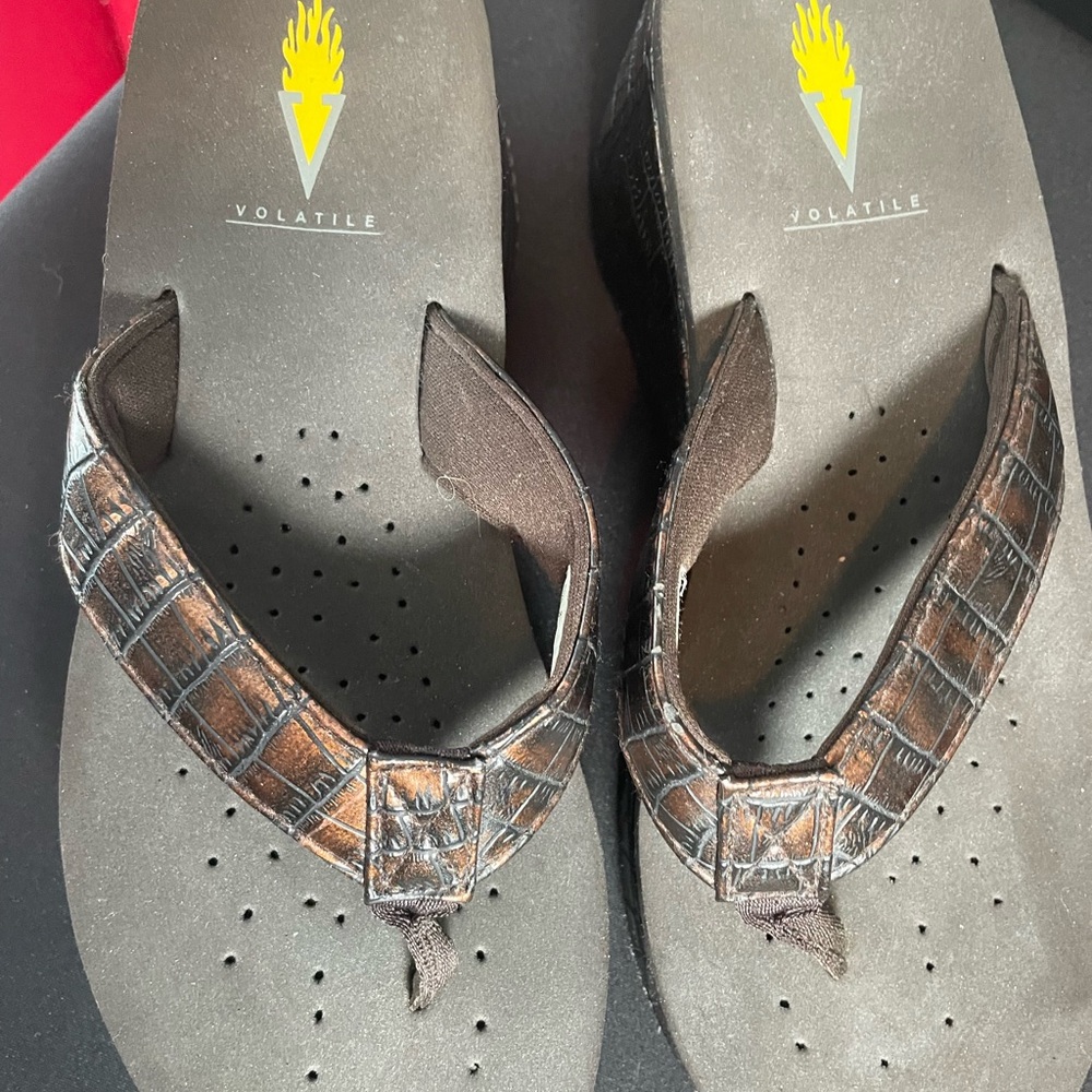 VOLATILE Women's Mini Croco Flip-Flop SIZE 8